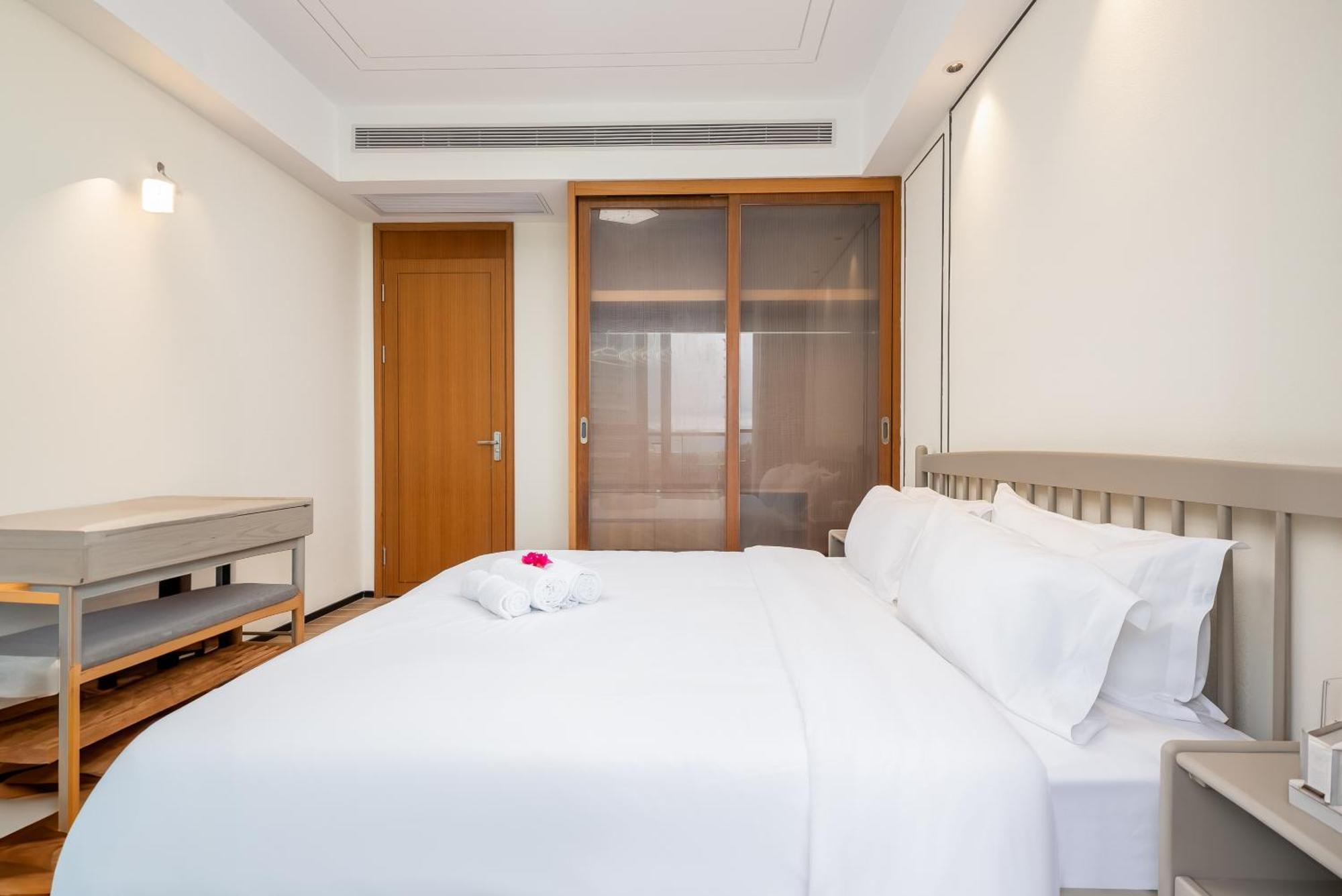 Elnob Seaview Aparthotel Hai Tang Bay Sanya Bagian luar foto