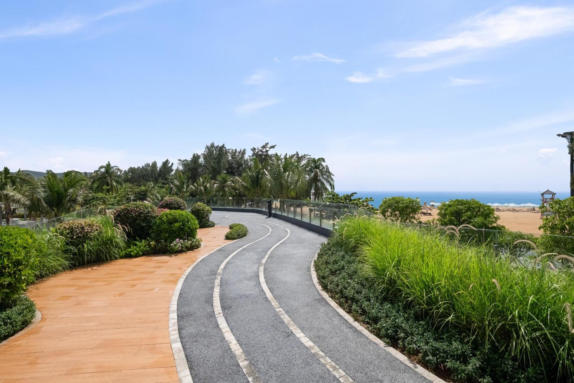 Elnob Seaview Aparthotel Hai Tang Bay Sanya Bagian luar foto