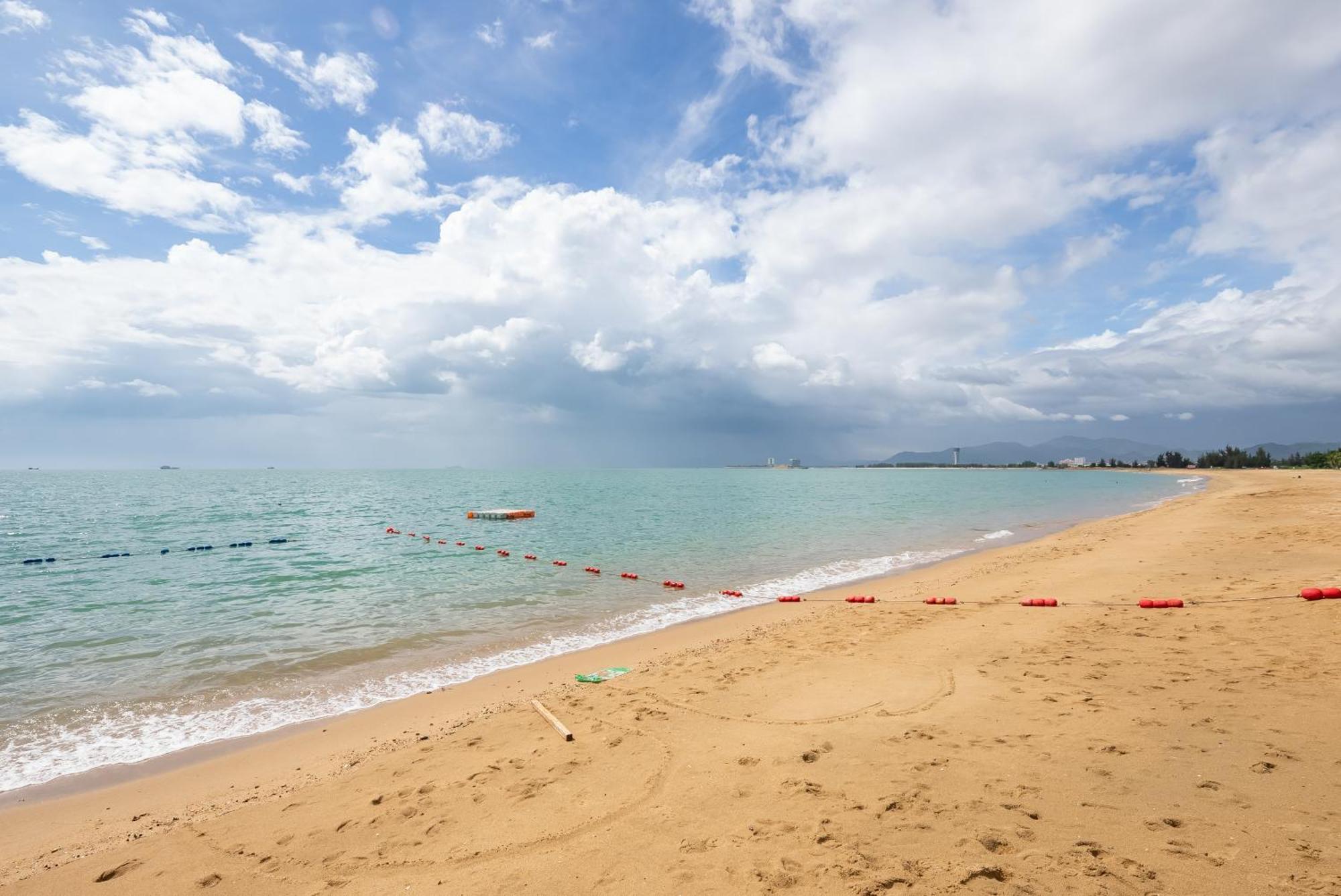 Elnob Seaview Aparthotel Hai Tang Bay Sanya Bagian luar foto